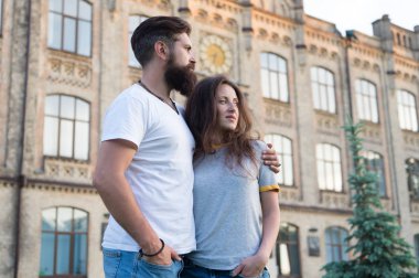 Birlikte güzel vakit geçiriyoruz. Romantik çift aşık şehir açık. Şehvetli kız arkadaşı ve erkek arkadaşı romantik bir ilişki yaşıyor. Sakallı adam ve seksi kadın romantik aşk. Romantik ortaklık