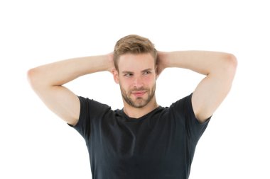 Uygun organik antiperspirant ile terlemeyi önleyin ve azaltın. Terleme sorunu. Etkili antiperspirant. Terlemeye teneten emin bir adam. Adam temiz giysiler memnun kuru koltuk altı kontrol