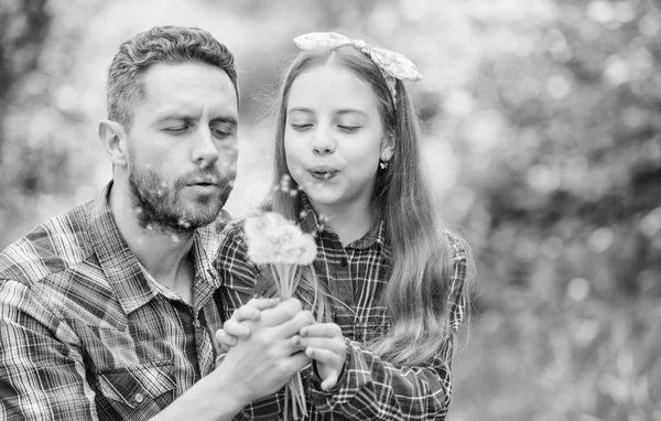 Dad and daughter collecting dandelion flowers. Keep allergies from ruining your life. Seasonal allergies concept. Outgrow allergies. Happy family vacation. Father and little girl enjoy summertime — Stock Photo, Image