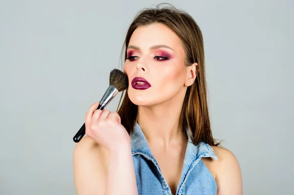 Fashion makeup visage. sexuality. skincare cosmetics. sexy woman with professional make up brush. sensual woman with long hair, style. beauty hairdresser salon. Lipstick and eyeshadow. fashion girl — Stock Photo, Image