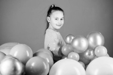 Benim için tüm o balonlar. Mutluluk olumlu duygular. Hava balonları takıntılı. Eğleniyor. Balonlar Tema partisi. Hava balonları arasında bir kız. Doğum günü partisi. Çocuk günü. Carefree çocukluk