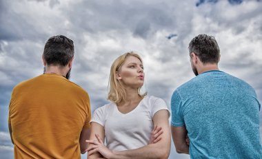 En iyi özellikleri büyük erkek arkadaşı. Kimi düşünüyorum kız o dating sormak olacak. Doğru adamı seçme hakkında bilmeniz gereken her şeyi. Kız iki yüzü olmayan adam önünde dur. Daha iyi erkek almaya ihtiyacı