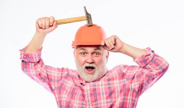 adam oluşturucu çekiç aracı kullanın. hardhat olgun sakallı adam. inşaat inşa. kask profesyonel tamirci. mimar onarım ve düzeltme. mühendis işçi. tehlikeli iş