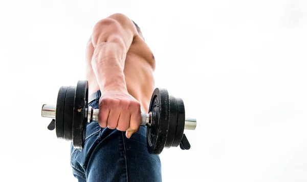 Cuerpo atlético. Gimnasio de tontos. Hombre musculoso haciendo ejercicio por la mañana con la barra. equipo de fitness y deporte. Estilo de vida saludable. deportista atlético levantamiento de pesas. esteroides. espacio de copia —  Fotos de Stock