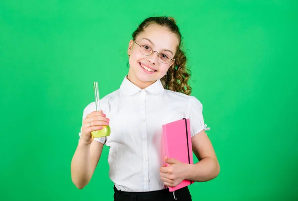 Good news. science research in lab. Small school girl. child study bilogy lesson with note. small smart girl with testing flask. education and knowledge. back to school. Scientific researches — Stock Photo, Image