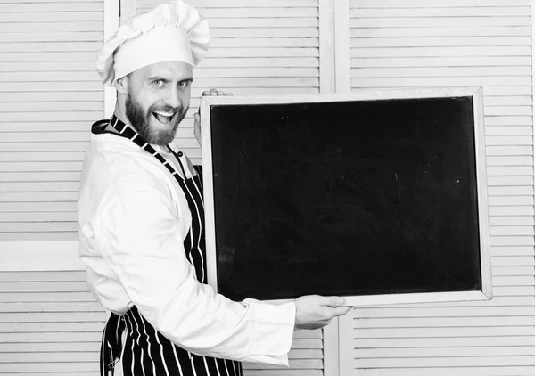 最高の教育プログラムを発見します。マスターは料理提供の料理教室です。調理や食事の準備の教育。料理長の料理学校でマスター クラスを教えます。ボード、コピー領域を抱きかかえた — ストック写真