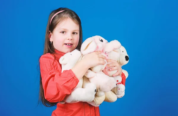 Little girl playing game in playroom. toy shop. childrens day. Best friend. hugging a teddy bear. happy childhood. Birthday. small girl with soft bear toy. Childrens room. On the way to her dreamland — Stock Photo, Image