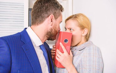 Koruma kadın hakları. Kötü niyetli patron. İş yerinde cinsel taciz.