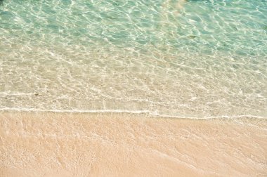 Saf okyanus suyu. Azure altın kum üst görünümü dalgalar. Akı ve reflü. Deniz plajı. Temiz su. Lüks tatil tropik ada tatil. Rekreasyon konsepti. Yaz tatili. Yaz tatili için en iyi yerler