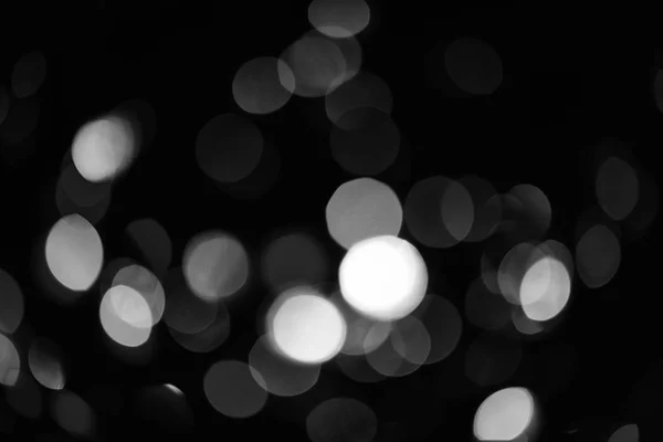 Weihnachtsdekoration. defokussiertes Licht bunter Girlanden. Festliche Kulisse mit bunten Lichtern. helle und festliche Atmosphäre des kommenden Urlaubs. abstrakte bunte Bokeh Hintergrund — Stockfoto