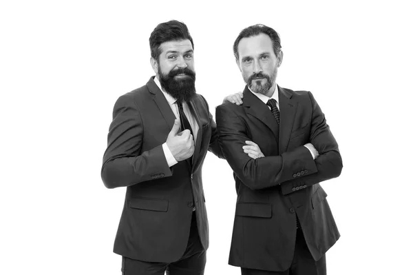 Concepto de gente de negocios. Los hombres barbudos usan trajes formales. Hombres de negocios bien arreglados. Trabajo en equipo. Apasionado por su proyecto. Equipo de negocios. Hombres empresarios exitosos fondo blanco — Foto de Stock