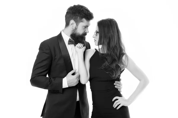 Férfi és nő elegáns öltözött készen áll az éjszakai. Ünnepeljük az évfordulót. A romantikus pár hivatalos ruhát visel. Vacsora az étteremben, ami előzetes foglalást igényel. Szerelmes pár romantikus randi — Stock Fotó