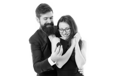Benimle evlenir misin. Evet dedi. Benzersiz evlilik önerisi için fikirler. Çift yıldönümü kutlamak. Umarım yüzüğü sever. Evlilik konsepti önerisi. Adam kırmızı kutu romantik teklif tutun. Mücevher hediyesi