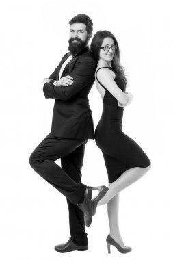 Bu bizim gecemiz. Ölmeden önce yapılacaklar listesi. Romantik çift resmi kıyafetler giyer. Erkek ve kadın şık giyinmiş, gece için hazırlar. Yıldönümünü kutlayalım. Kendine güvenen çift partiye gidiyor. Romantik randevu