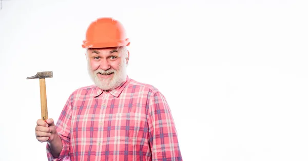 Mature bearded man in hardhat isolated on white. professional repairman in helmet. architect repair and fix. engineer worker. construction build. man builder use hammer tool. copy space — Stock Photo, Image