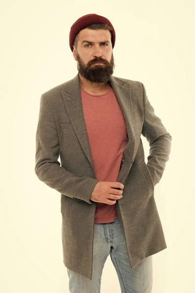 Homme à la barbe. Homme barbu. homme sérieux isolé sur blanc. Hipster mature avec barbe. brutal hipster caucasien avec moustache. Soins de coiffeur masculin. Suivant son style personnel — Photo