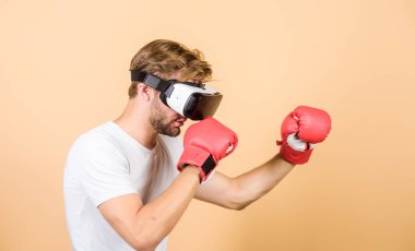 Artırılmış 3d dünya. Man boxer sanal gerçeklik kulaklık simülasyonu. Adam Vr gözlük oyunu oynamak. Siber spor konsepti. Siber antrenör online eğitim. Siber uzayı keşfedin. Siber sporcu boks eldivenleri