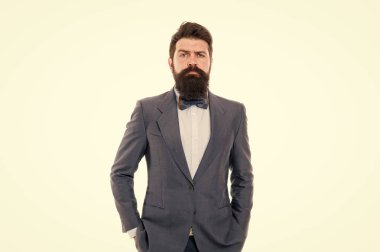 Kendine güvenen acımasız adam. Sakallı adam. Ofis partisi. Olgun hippi sakallı. Resmi kıyafetli bir iş adamı. ciddi adam. İş. Modern iş adamı. Erkek moda iş ofiste. Büro hayatı