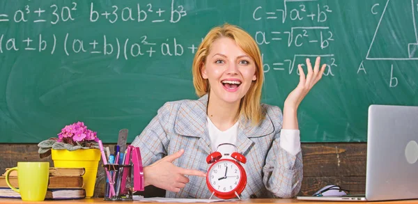 School. catch the moment. Home schooling. happy woman. Study and education. Modern school. Knowledge day. woman in classroom. Back to school. Teachers day. teacher with alarm clock. Time — Stock Photo, Image