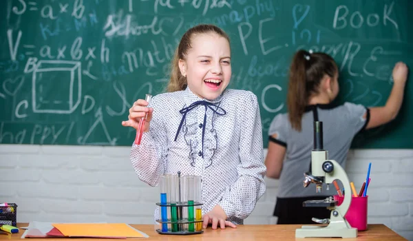 Biology and chemistry lessons. Observe chemical reactions. Chemical reaction much more exciting than theory. Girls working chemical experiment. Natural science. Educational experiment. School classes — Stock Photo, Image