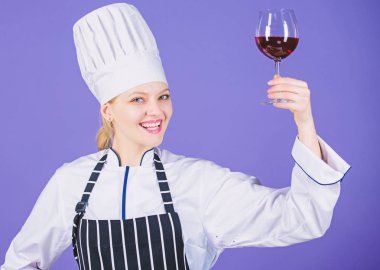 Çok zevkli. Sommelier becerileri. Restoranda şarap hizmet. Kadın Şef şarap tutun. Her zaman için çalışan üstün tost. Hangi şarap servis akşam yemeği ile. Sommelier Şarap tadını çıkarın