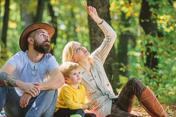 Family picnic. Mother father and little son sit forest picnic. Good day for spring picnic in nature. Explore nature together. Family day concept. Mom dad and kid boy relaxing while hiking in forest — Stock Photo, Image