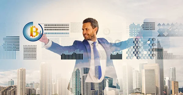 İşadamı etkileşim dijital yüzey kripto para bitcoin. Dijital iş kripto para birimi. Bitcoin para yatırım stratejisi. Bitcoin ile çalışmaya başlayın. Bitcoin madencilik karlılık hesaplamak