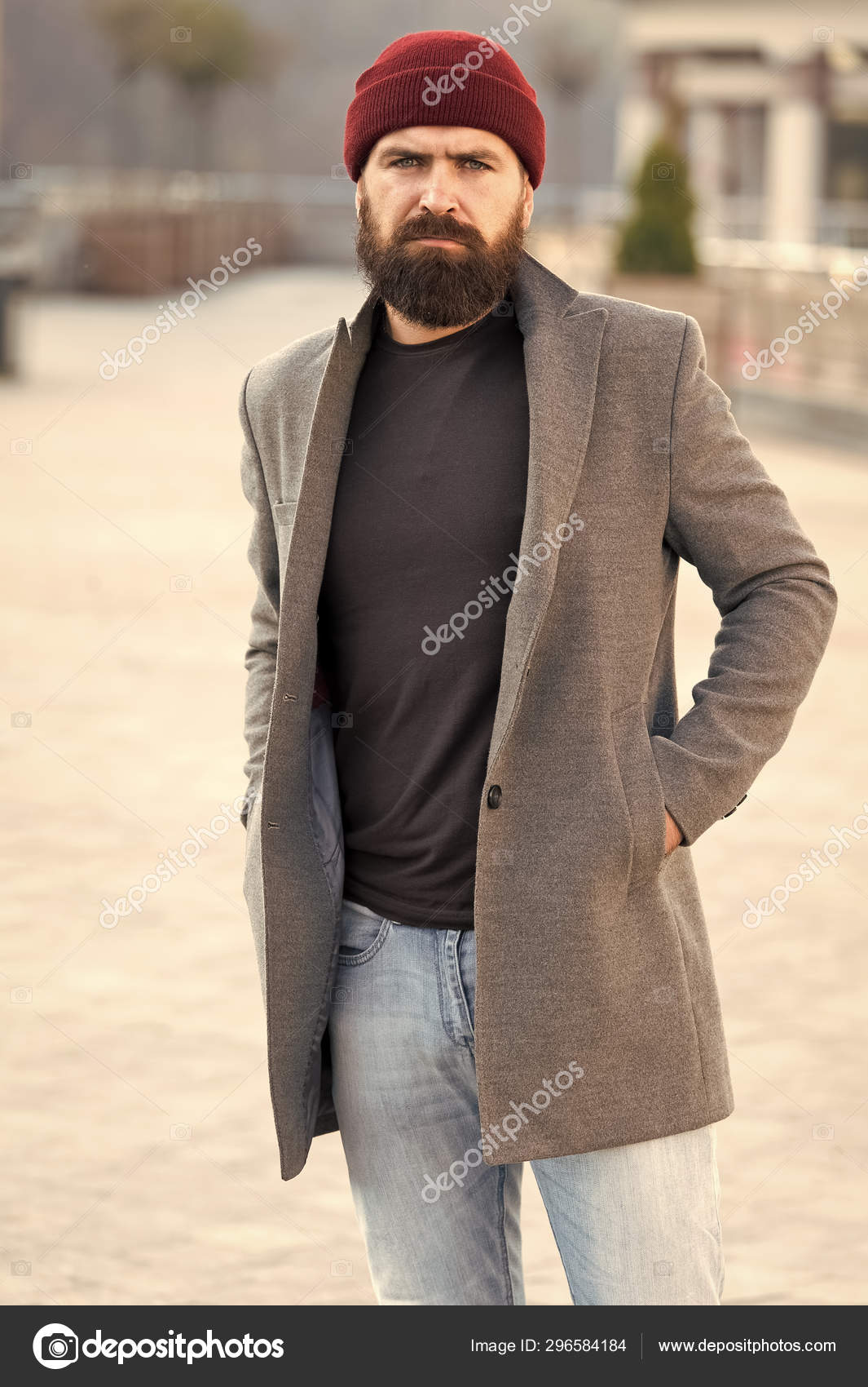 Style bucheron. Tenue hippie et accessoire chapeau. Tenue decontractee elegante printemps saison. Vetements pour hommes et
