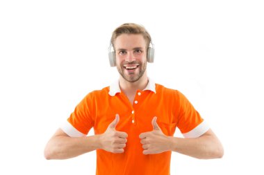 İyi ruh hali için müzik. En sevdiği grup. Eğlenceli bir şarkı. Ses kaydı. Müzik kulaklığı dinleyen yakışıklı, traşsız bir hippi. Motivasyon ve ilham için müziği dinle. Modern kulaklık konsepti