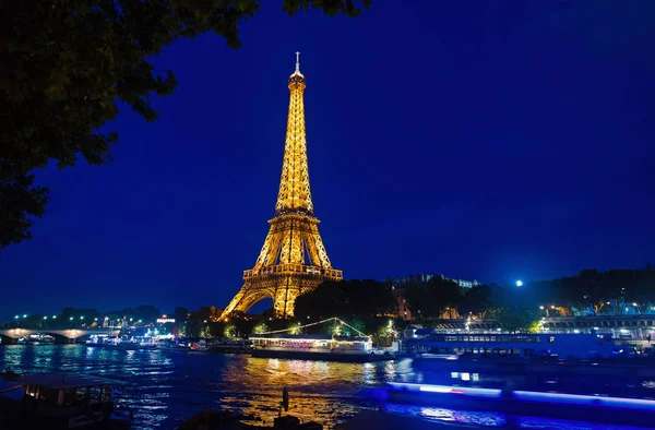 Paris, Frankrijk - 23 September 2017: paris eiffel tower in Frankrijk. Tour en reizen. Ontdek de Eiffeltoren. De Eiffeltoren is iconische structuur — Stockfoto