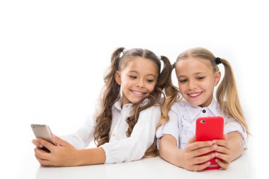 Çevrimiçi iletişim. Çevrimiçi web günlüğü oluşturun. Sosyal ağları takip edin. Çevrimiçi oyun oynamak. Blogger okulu. Eğitim başvurusu. Schoolgirls akıllı telefonlar internet sosyal ağlarsörf. İleti gönder