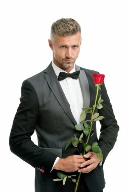 İyi bir ilk izlenim bırak. Sevgililer günü ve yıldönümü. Romantik beyefendi. Romantik yeteneği olan olgun, kendinden emin bir maço. Yakışıklı adam gül çiçeği romantik tarih. İyi giyimli, maço bir takım elbise.