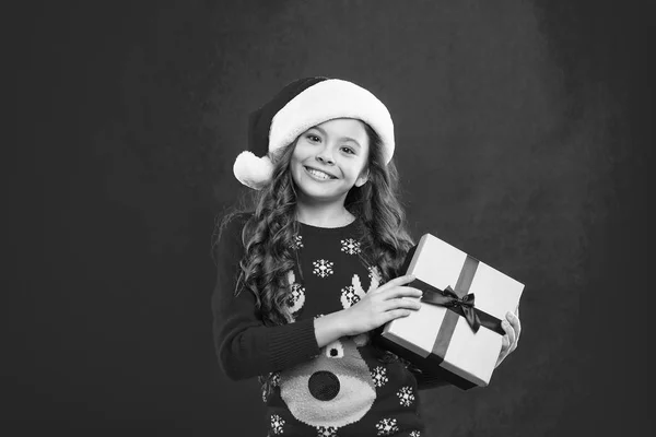 Present for Xmas. Childhood. Happy winter holidays. Small girl. New year party. Santa claus kid. Christmas shopping. Little girl child in santa red hat. present for new year — Stock Photo, Image