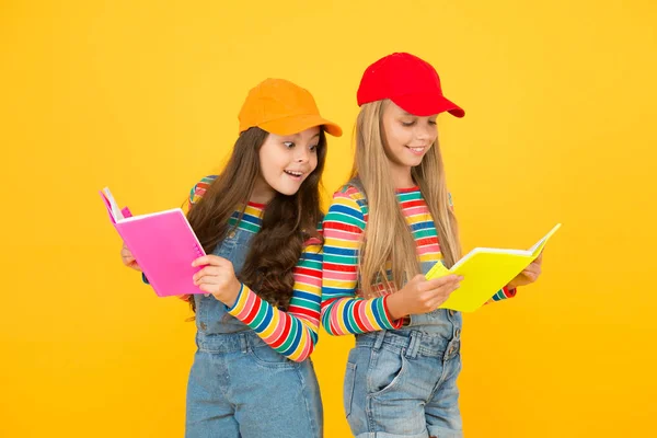 Kids girls with books study together. Study group can help solidify and clarify material. Back to school. Learning foreign languages. Effective study groups help students learn material deeper — Stock Photo, Image