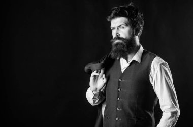 Zarif özel kıyafet moda. Terzilik ve giysi tasarımı. Özel ölçmek için yapılmış. Takım elbiseyi ölçmek için tasarım. Özel yapım takım elbise. Adam sakallı hipster gömlek yelek ve ceket ile resmi takım elbise giymek