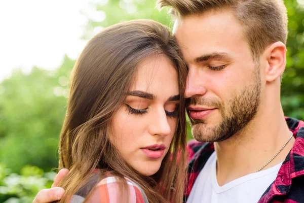 Man hipster and pretty woman in love. Summer vacation. Fall in love. Pure feelings. Enjoying intimacy. Romantic date concept. Beautiful people. Happy together. Couple in love. Cuddling with darling — Stock Photo, Image