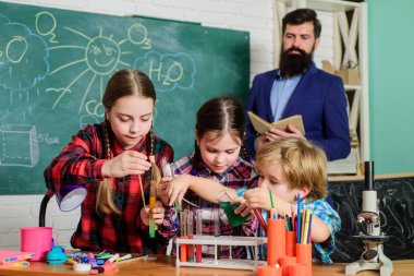 Kontrol işlemi. Tecrübe ile bilgi gelir. Örgün eğitim. Öğrenme entegre edilmiştir. Grup etkileşimiletişimi. Pratik bilgi. Temel temel bilgi. Arkadaşlarınızla çalışmak eğlencelidir