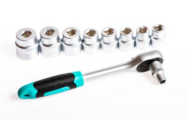 Soket anahtar. Kit soket araçları. Oto tamir atölyeleri ve inşaat, tarım ve diğer ekipman veya ev hayatı onarımı. Evrensel soket setleri. Beyaz arka plan üzerine izole edilmiş soket anahtarı seti