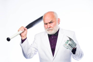 Acımasız iş hayatı. Raket ve baskın. Kingpin konsepti. Kara nakit para. Kıdemli adam nakit para ve beyzbol sopası tutuyor. Zenginlik refahı. Para karı. Kişisel güvenlik. Başarılı işadamı