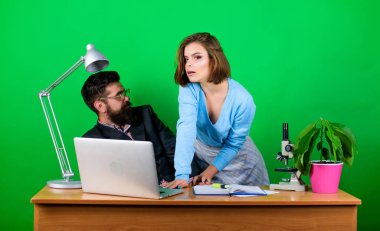 Öğretmenle flört etmek. Öğrenci şehvetli seksi kız ve şehvetli deneyimli öğretmen. Zevk öğretmek. Genç ve tam fikirler. Olgun öğretmen ve çekici öğrenci. Provokasyon kavramı. Özel ders