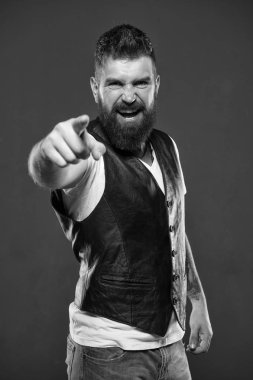 kızgın hissediyor. Sakallı adam. Erkek kuaför bakım. Saç ve sakal bakım. Acımasız adam kendinden emin ve yakışıklı. Olgun hippi sakallı. bağırarak ve parmak işaret sakallı adam. Beni şimdi duyabiliyor musun