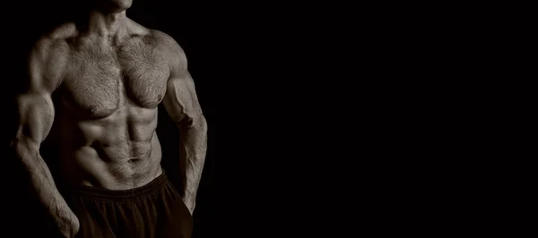 체육관에서 근육 질의 신체 훈련 잘생긴 보디 남자 — 스톡 사진
