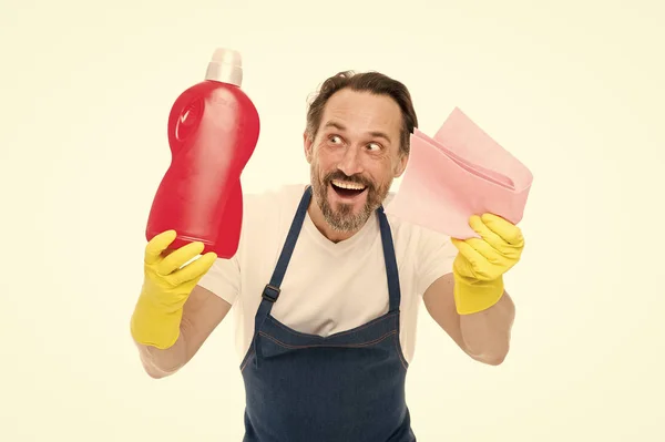 Inteligentne rozwiązanie czyszczenia. Sprzątanie i gospodarstwa domowego cła. Człowiek w gumowe rękawiczki trzymać butelkę mydło w płynie chemiczny środek czyszczący. Brodaty facet sprzątanie domu. Koncepcji oczyszczania. Pozbyć się plam — Zdjęcie stockowe