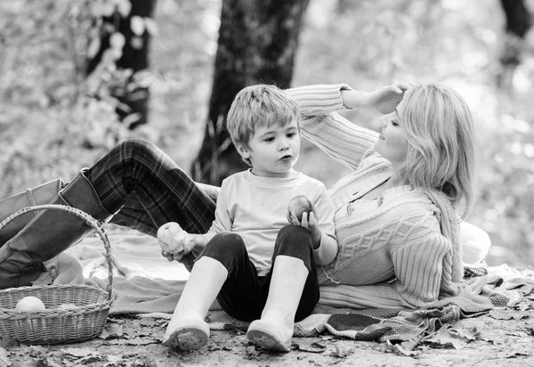 Family picnic. Mother pretty woman and little son relaxing forest picnic. Good day for spring picnic in nature. Having snack during hike. Happy childhood. Mom and kid boy relaxing while hiking forest — Stock Photo, Image