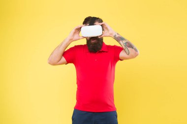 Gerçekliği yaratmak. Adam Vr gözlük oyunu oynamak. Sanal gerçeklik kulaklığı ile Hipster. Siber uzayı keşfedin. Sanal iletişim. Sanal simülasyon. Dijital teknoloji. Vizyonlarınızı oluşturma