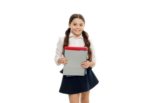 Lindo lector de literatura. Adorable colegiala sostiene el libro en la literatura inglesa. Los niños pequeños de primaria estudian lengua extranjera y literatura. linda chica mantenga bloc de notas o diario — Foto de Stock