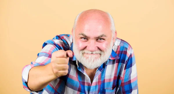 Grandfather on retirement. mature bearded man in checkered shirt. happy senior man with gray beard. barber and hairdresser salon. male fashion. positive emotions. happy old grandad. successful man — Stockfoto