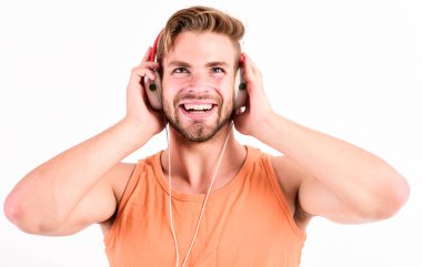 Görsel-işitsel muhteşem. Melody müzik çeşitli üzerine koydu. Yeni gerçeklikler yaratmak için harika bir zaman. Adam yakışıklı sakallı adam müzik kulaklık beyaz arka plan dinliyor. Müzik fan konsepti
