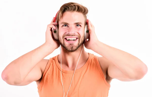 Audiovisual espetacular. Melody colocar sobre vários tipos de música. É um grande momento para criar novas realidades. Homem bonito barbudo cara ouvir música fones de ouvido fundo branco. Conceito de fã de música — Fotografia de Stock