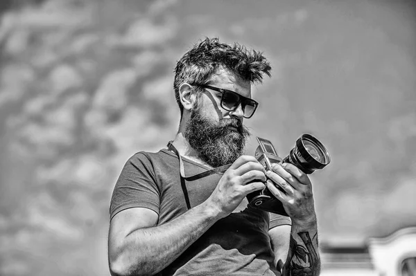 Content creator. Man bearded hipster photographer. Man shooting photos. Old but still good. Manual settings. Photographer hold vintage camera. Modern blogger. Photographer with beard and mustache — Stock Photo, Image